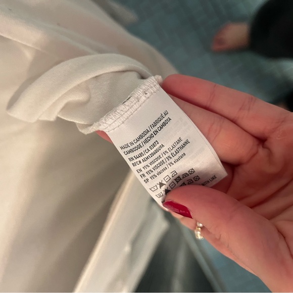 American Eagle White Soft & Sexy White Long Sleeve V Cut Shirt - Picture 7 of 8